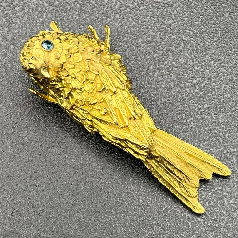 1940s Figural Bird Fur Clip Gold Tone w Blue Rhinestone Eye Vintage
